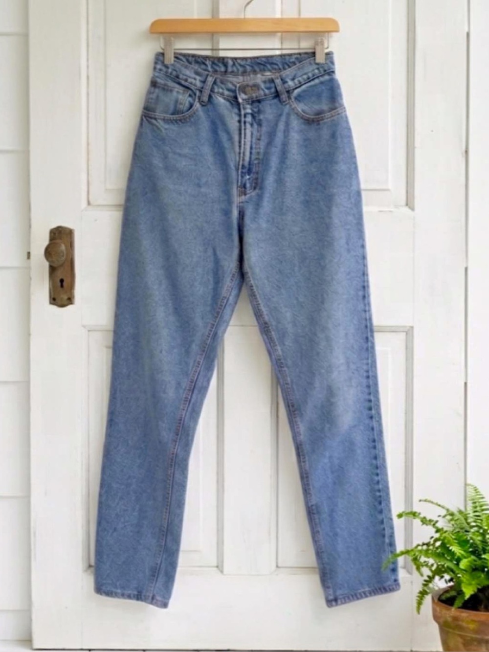 Vintage Jordache  High-Waist straight-leg 90’s Blue Jeans 27” x 31”